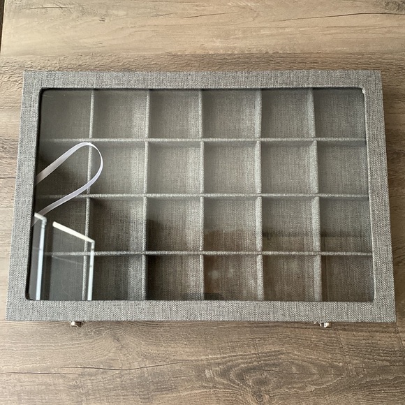 Michaels Bead Landing Gray Jewelry Tray with Lid - Picture 5 of 7